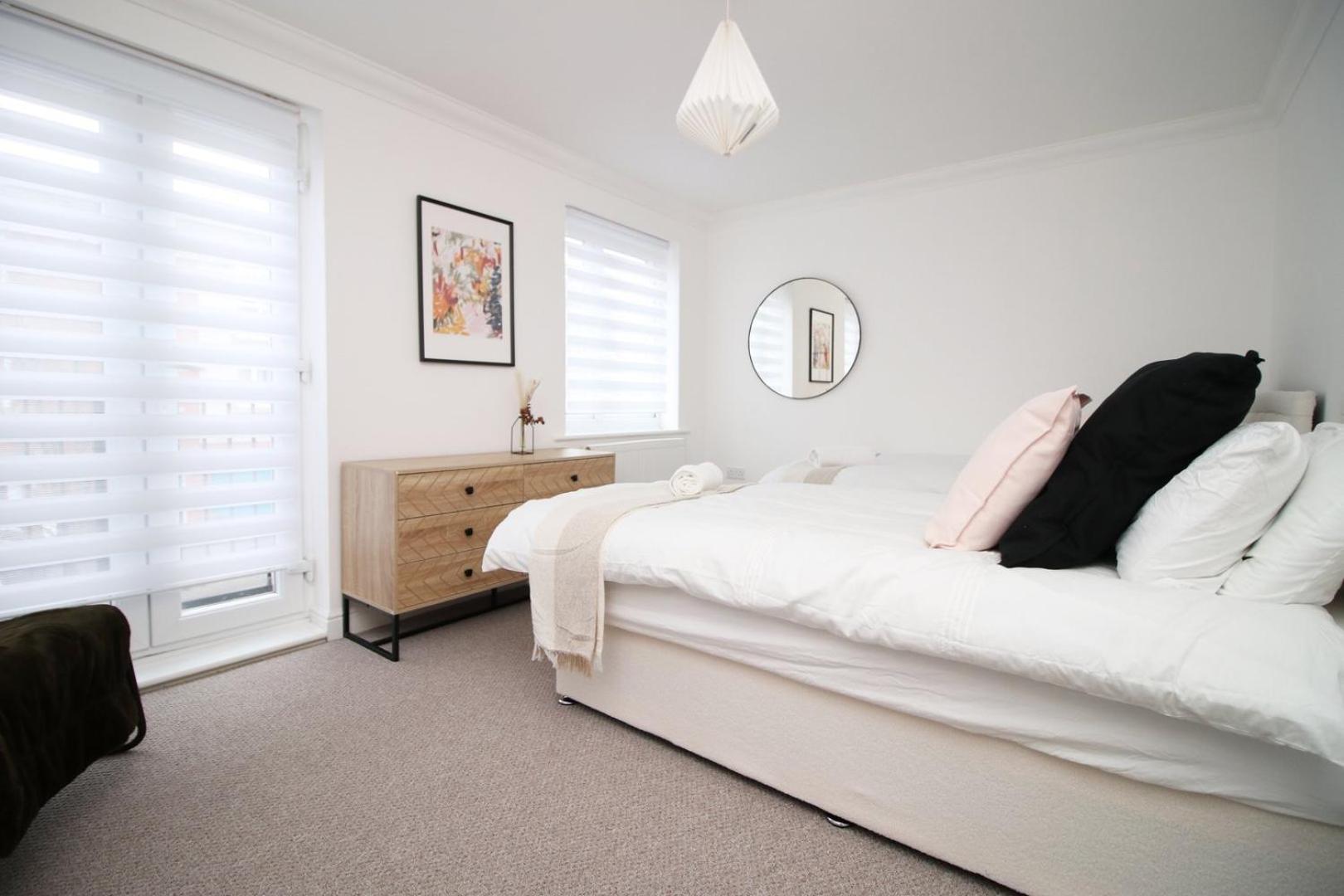 Spacious 5 Bedroom | With Fenced Backyard Newport  Bagian luar foto