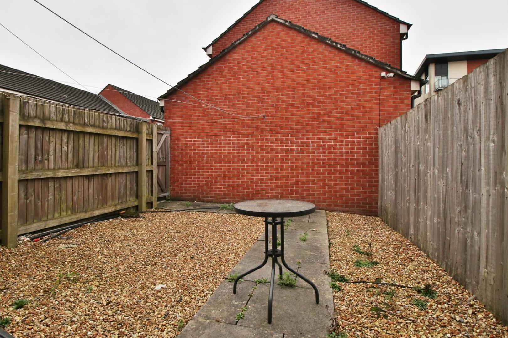 Spacious 5 Bedroom | With Fenced Backyard Newport  Bagian luar foto