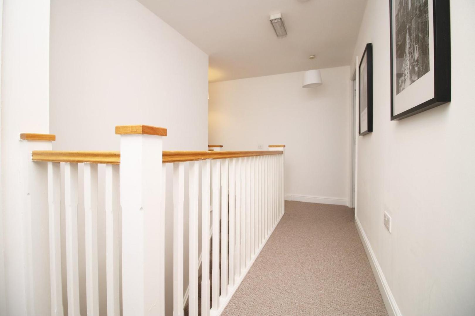 Spacious 5 Bedroom | With Fenced Backyard Newport  Bagian luar foto
