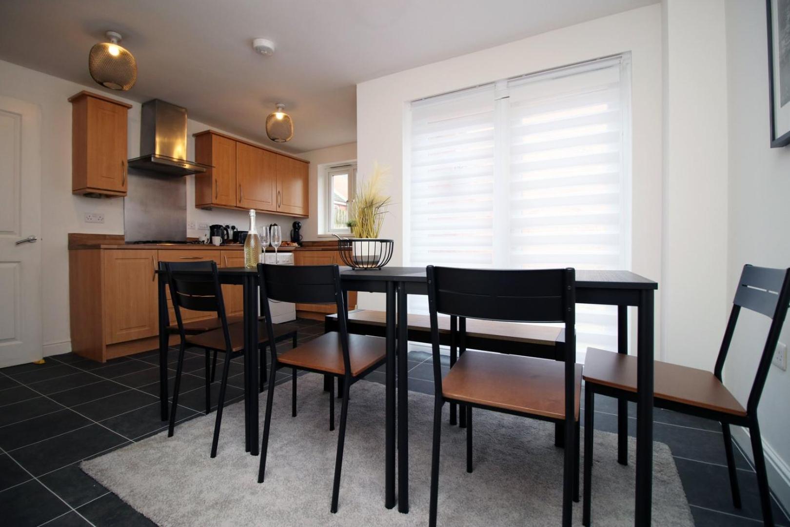 Spacious 5 Bedroom | With Fenced Backyard Newport  Bagian luar foto