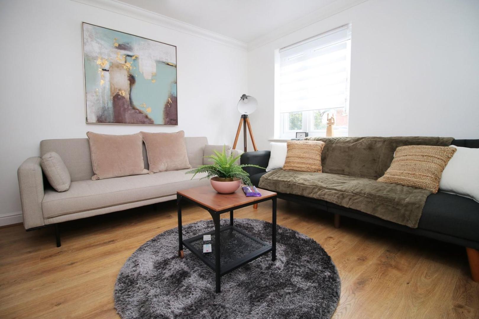 Spacious 5 Bedroom | With Fenced Backyard Newport  Bagian luar foto